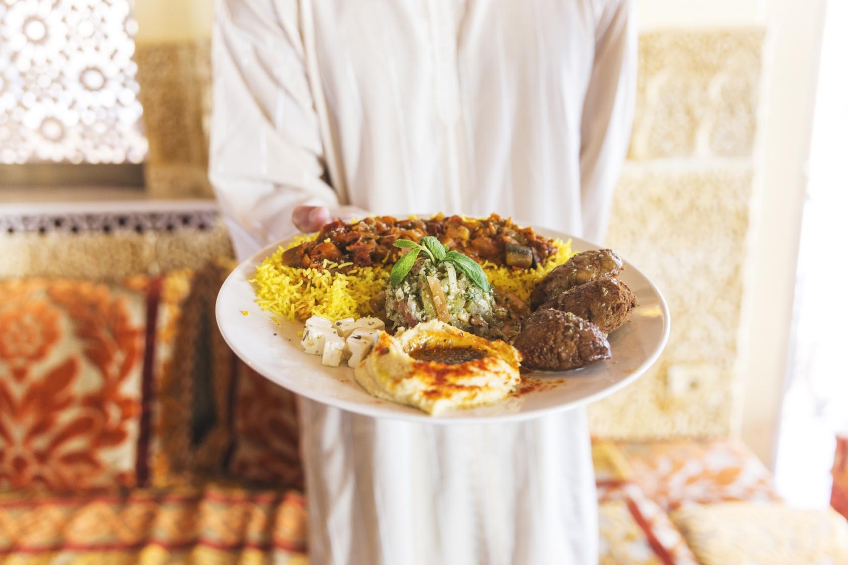 Food Etiquette in Oman.jpg